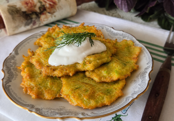 Placki z cukinii z marchewką i cebulą