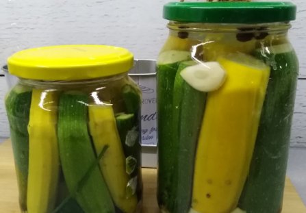 Przepis na kiszoną młodą cukinię