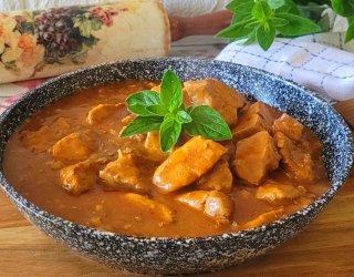 Gulasz z polędwicy i karkówki wieprzowej