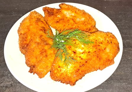 Drobiowe kotlety moczone  w jajkach z przyprawami.