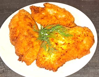 Drobiowe kotlety moczone  w jajkach z przyprawami.