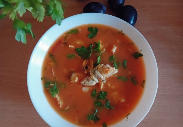 Zupa rybna z owocami morza