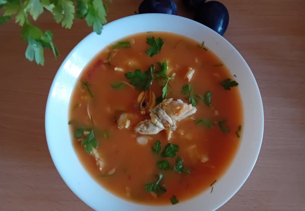 Zupa rybna z owocami morza