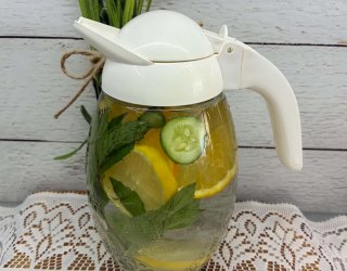 Lemoniada z cytryną, pomarańczą, miętą i ogórkiem