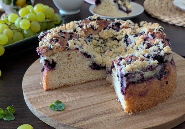 Ciasto drożdżowe z jagodami i kruszonką
