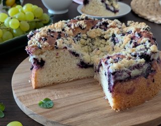 Ciasto drożdżowe z jagodami i kruszonką