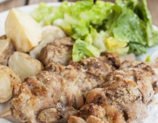 Domowy gyros z pieczonymi ziemniakami