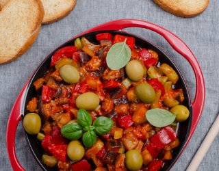 Caponata - sycylijska potrawka z bakłażana. Poczujesz się jak na wakacjach we Włoszech