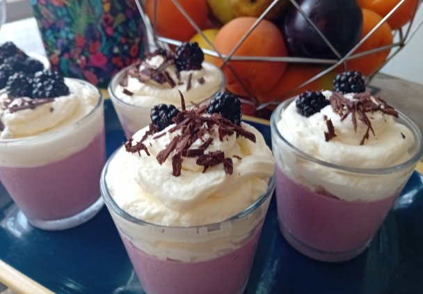 Panna cotta jeżynowa