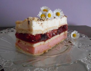 Ciasto przekładane z wiśniami bez pieczenia