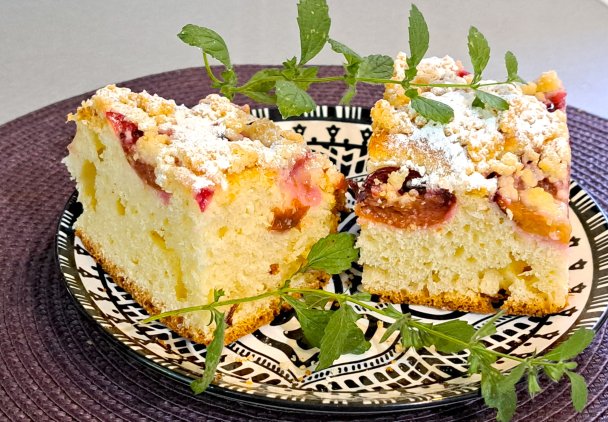 Drożdżowe ze śliwkami i kruszonką.