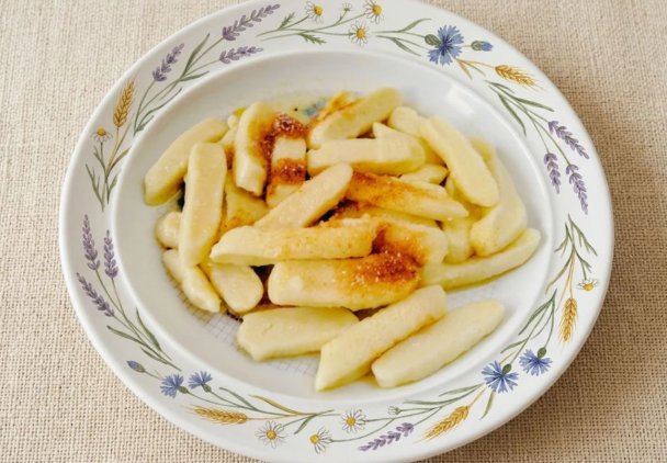 Mięciutkie pierogi leniwe z tylko dwóch składników. Takie robiła babcia!
