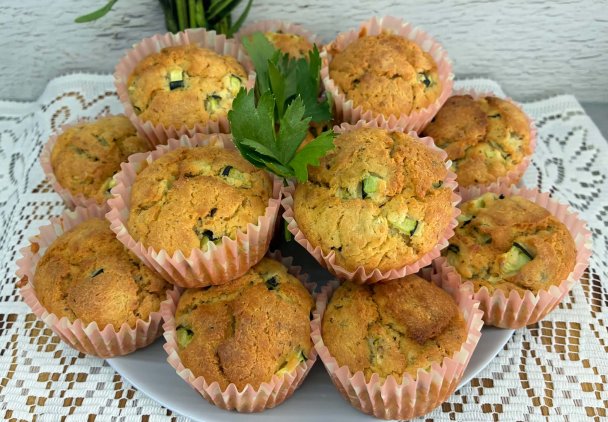 Muffiny z cukinią o smaku pizzy