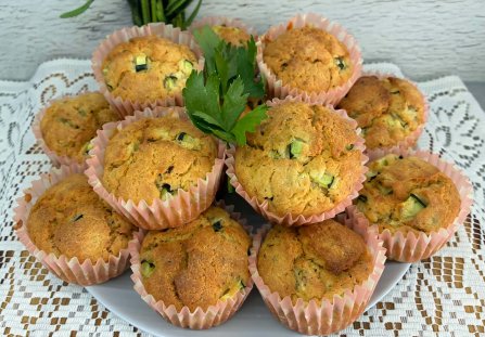 Muffiny z cukinią o smaku pizzy