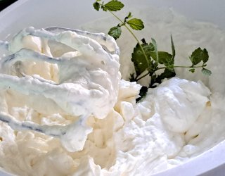 Krem serowo - śmietankowy.