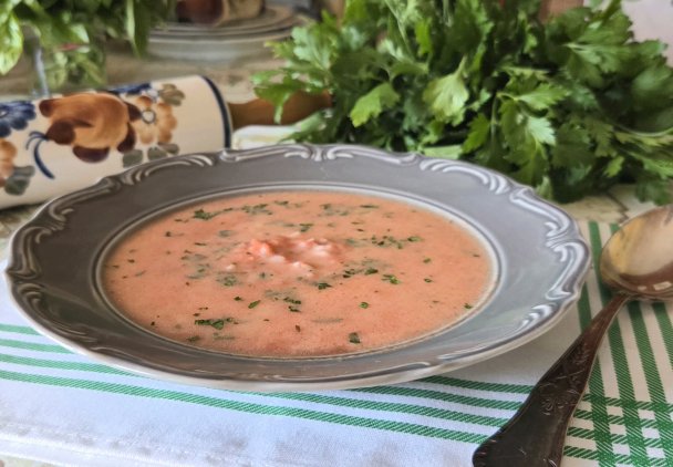 Zupa pomidorowa ze świeżych pomidorów zabielana