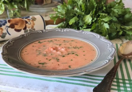 Zupa pomidorowa ze świeżych pomidorów zabielana
