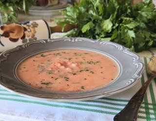 Zupa pomidorowa ze świeżych pomidorów zabielana