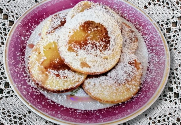 Racuchy jogurtowe z brzoskwiniami. Delikatne i puszyste, pachnące latem