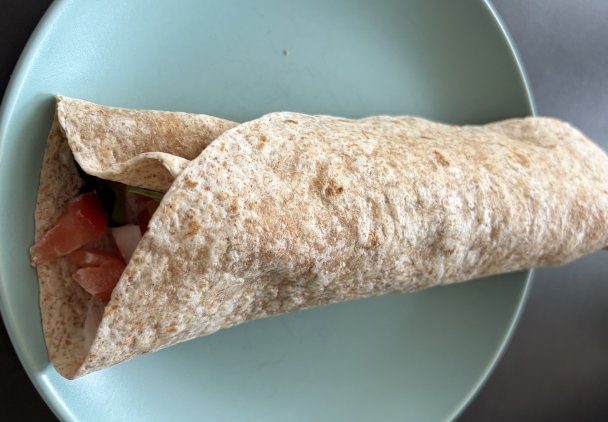 Szybki fit wrap śniadaniowy idealny na redukcję