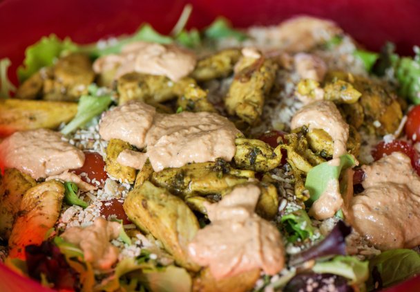 Sałatka z kurczakiem pesto