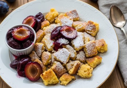 Omlet cesarski ze śliwkami