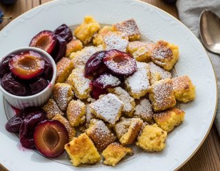 Omlet cesarski ze śliwkami