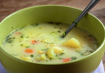 Lekka zupa kalafiorowa