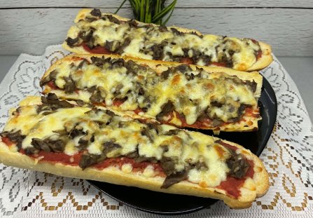 Najlepsze domowe zapiekanki z pieczarkami, cheddarem i mozzarellą