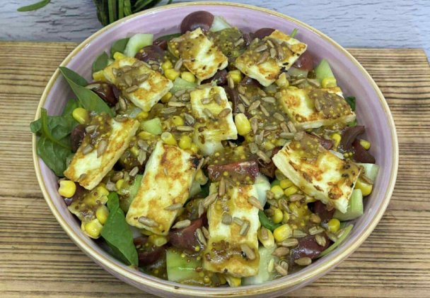 Sałatka z serem halloumi