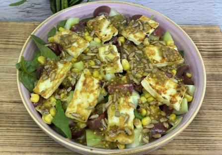 Sałatka z serem halloumi