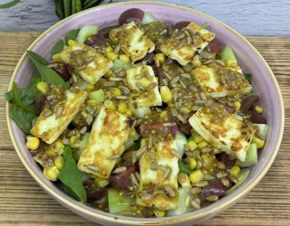 Sałatka z serem halloumi
