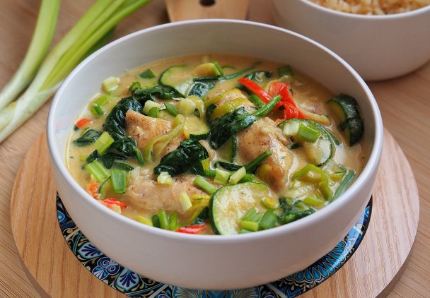 Zielone curry z kurczakiem i warzywami