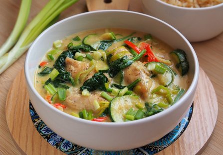 Zielone curry z kurczakiem i warzywami