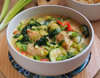 Zielone curry z kurczakiem i warzywami