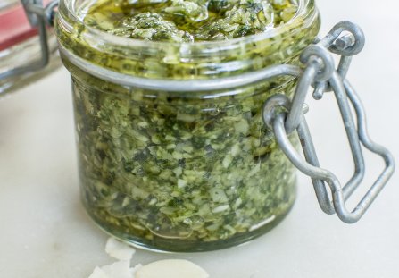 Pesto bazyliowo migdałowe