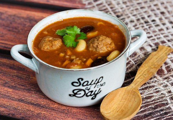 Zupa fasolowa z klopsami (danie do szybkowaru)
