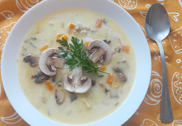 Zupa kalafiorowa z pieczarkami
