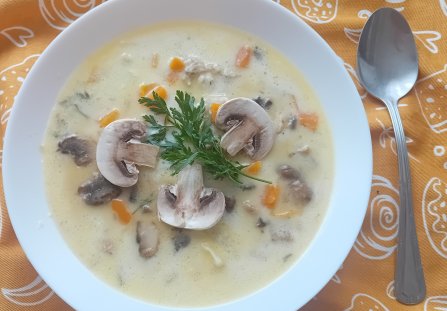 Zupa kalafiorowa z pieczarkami