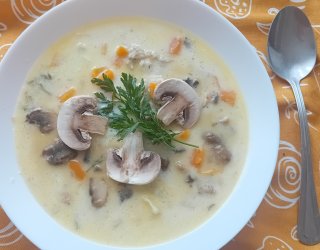 Zupa kalafiorowa z pieczarkami