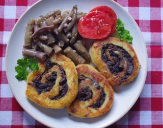 Kartoflaniki, czyli ziemniaczana rolada z grzybami