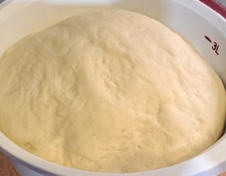 Ciasto drożdżowe na chlebek odrywany.