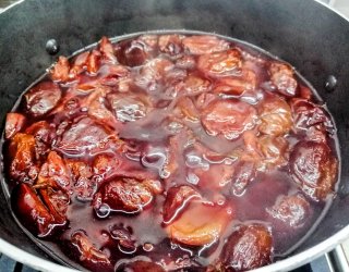 Powidła śliwkowe bez cukru metodą 3 dni. Ten przedwojenny przepis zdradziła mi prababcia