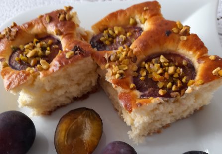 Ciasto drożdżowe ze śliwkami