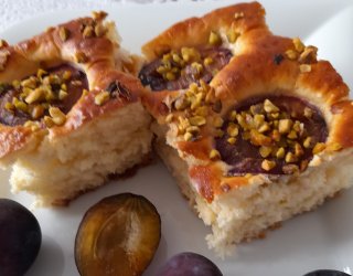 Ciasto drożdżowe ze śliwkami