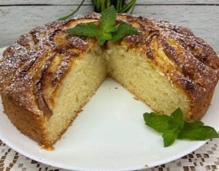 Błyskawiczne ciasto na oleju z kefirem i jabłkami