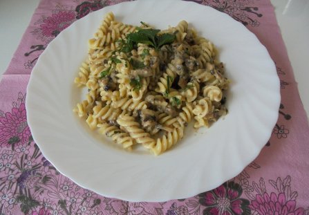 Makaron z sosem pieczarkowym