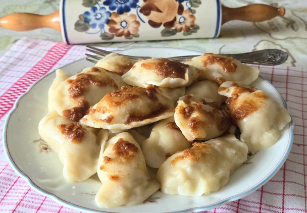 Ziemniaczane pierogi z okrasą