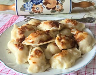 Ziemniaczane pierogi z okrasą