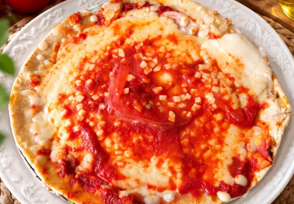 Przepis na szybką pizzę z patelni